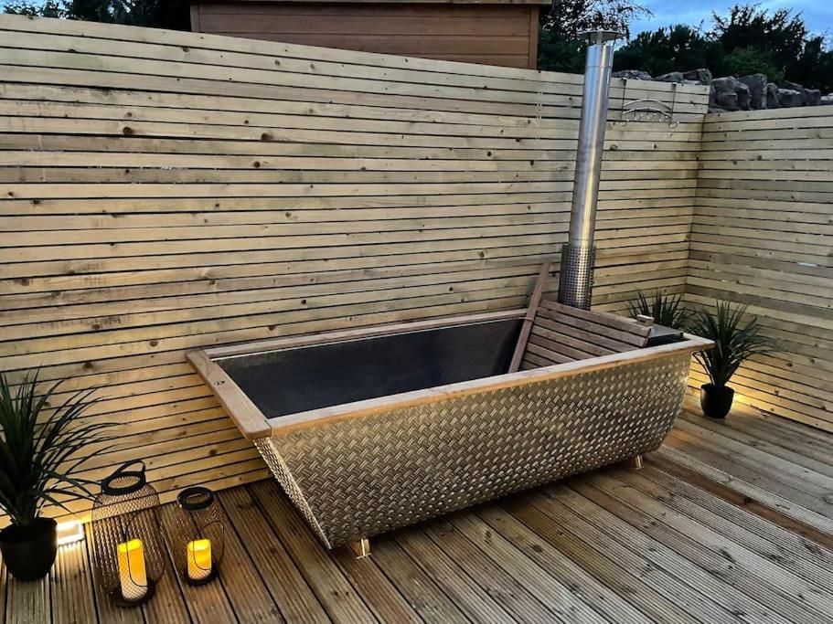 Hill Garth - Luxury 2 Bed With Wood Burning Hot Tub Wooler